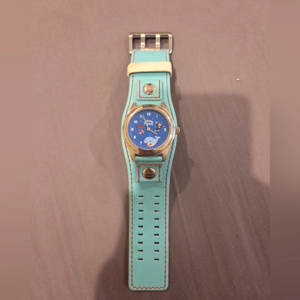 JULIUS & FRIENDS NON-FUNCTIONING WATCH - MAN MADE MATERIAL - Picture 2 of 8